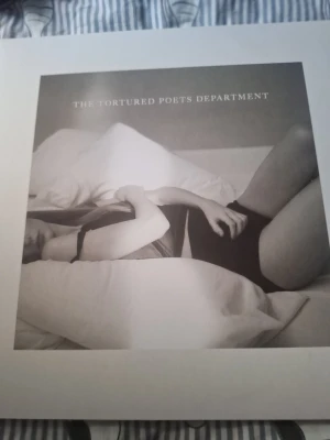 Taylor swift vinyl - Säljer taylor swift the tortured poets department. Aldrig använd bara stått i en bokhylla med andra vinyler