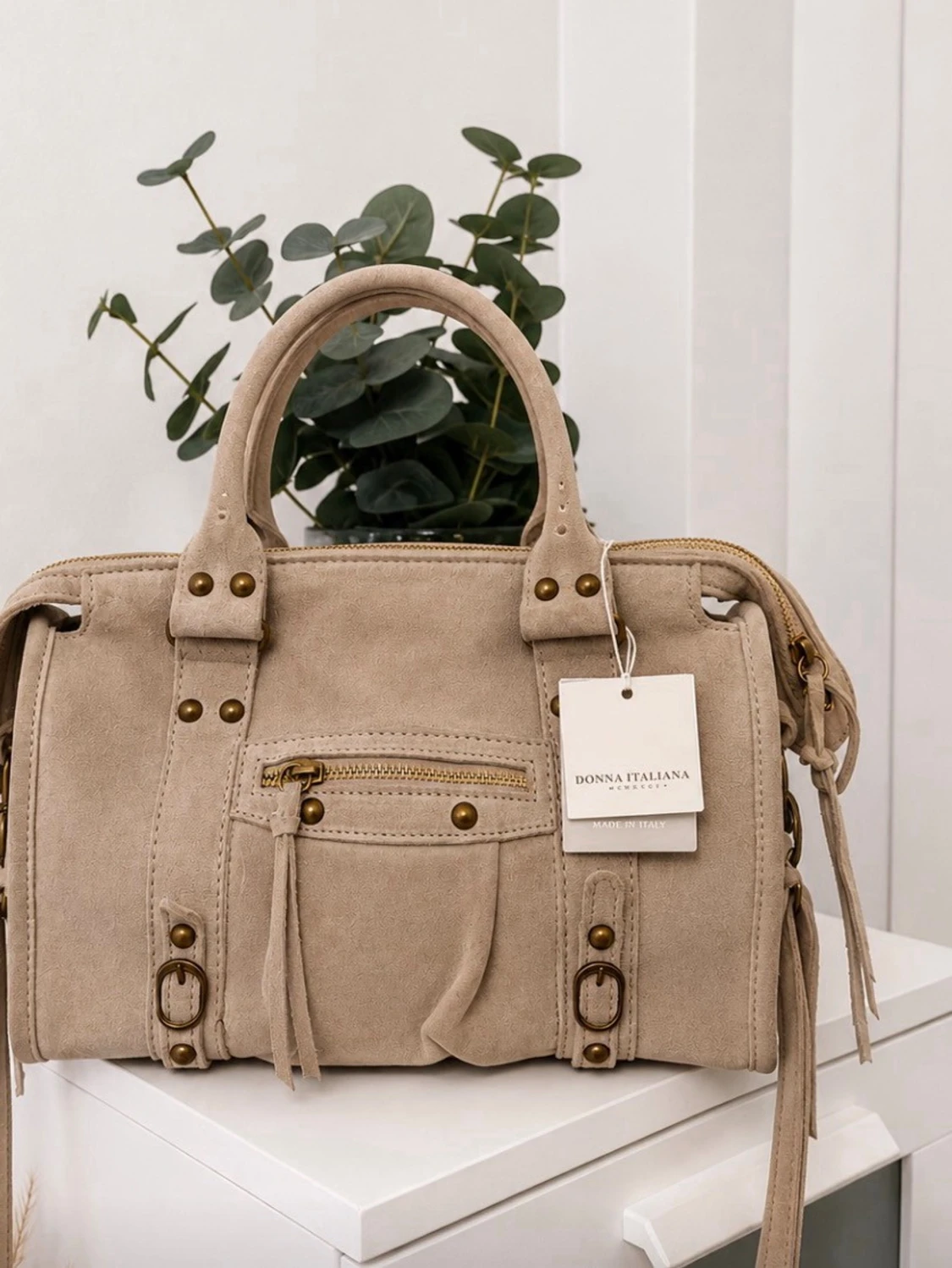 Beige mockaväska från Donna Italiana