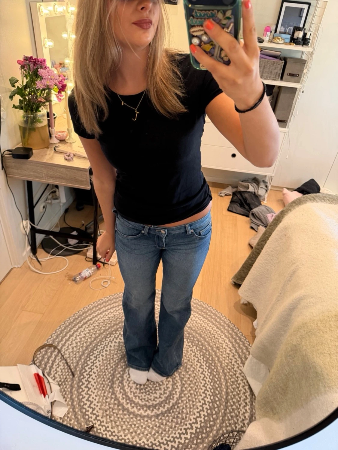 Blå bootcut jeans med låg midja
