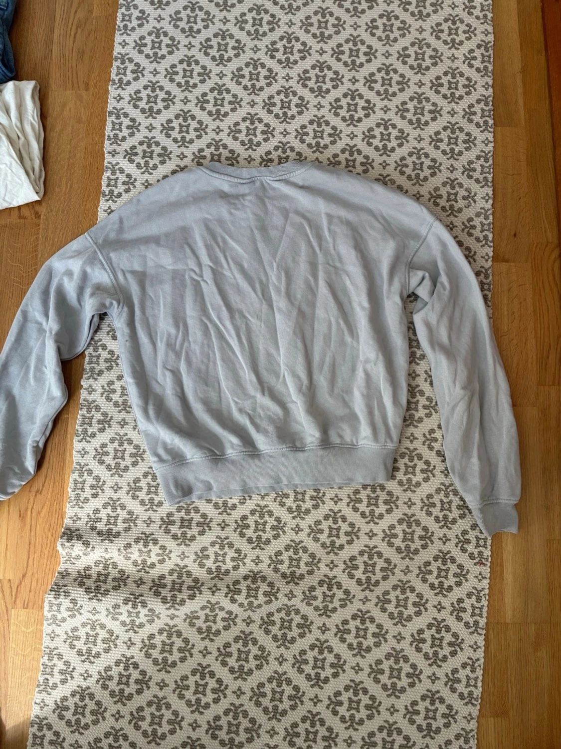Ljusgrå basic sweatshirt - 1