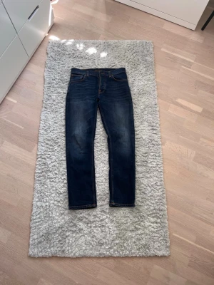 Mörkblå slim fit jeans - Nudie Jeans - Grim Tim - W31 L30 - Grymt skick - Feta fades - Mörkblå - Skriv om du är intresserad eller har funderingar kring mått etc.