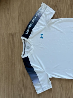  Under Armour tröja - Topp kvalité Exklusiv Bra skick Pris kan diskuteras HELT NY 