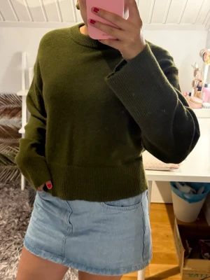 Olivgrön stickad tröja - mysig stickad tröja som jag inte använder 
