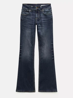 Mörkblå bootcut jeans -  mörkblå bootcut jeans. Innerbenslängd: 84, midjemått: 34. Något trampade på men inget som förstör —> se bild 3!