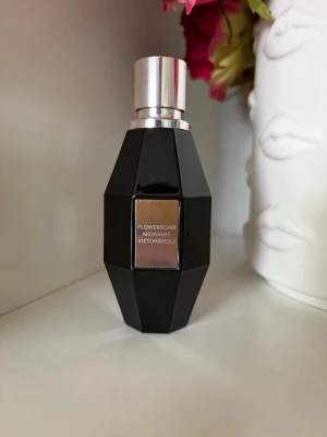 Viktor&Rolf: Flowerbomb Midnight - 50ml från början. Se bild för mängd. Diskad.