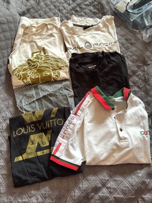 Märkes t shirtar - Skriv privat för fler bilder och information, de flesta är XS-S. Enskilt 50 kr, alla 250kr