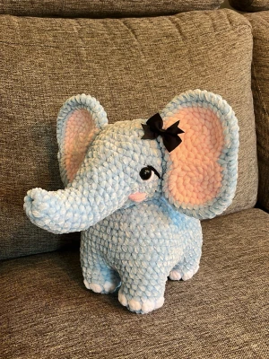 Virkad elefant  - Handgjord virkad söt liten elefant 