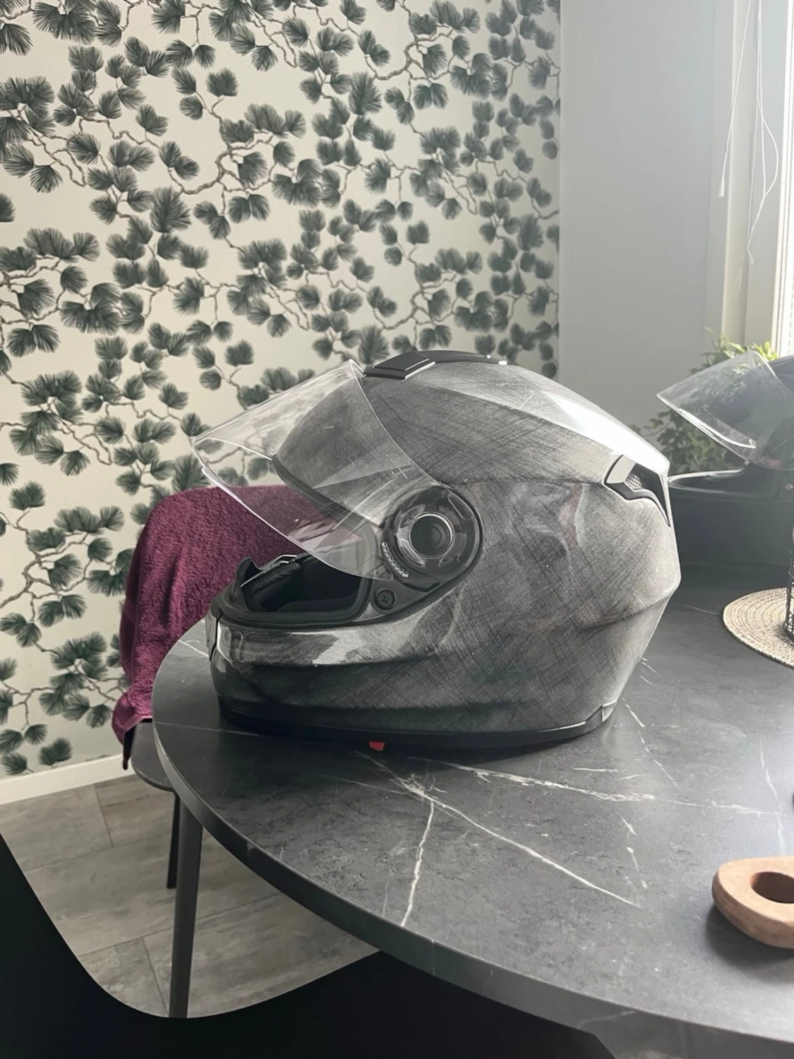 Grå MC hjälm. - 1