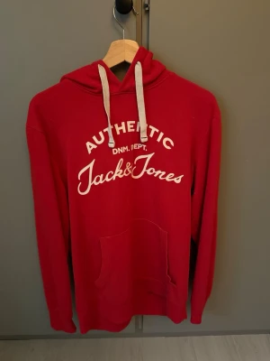 Jack&Jones hoodie  - Superfin nästan ny hoodie från Jack&Jones i storlek S.