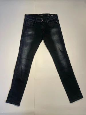 Replay anbass jeans - Replay anbass jeans | Modell: Anbass | Inga defekter |Skriv vid någon fråga, fraktas snabbt 🙌   