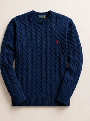 Stickad Ralph Lauren tröja - Tjena, jag säljer en riktigt snygg stickad Ralph Lauren tröja😁 Den är i mycket bra skick och har inga fläckar eller skador😁 Den är självklart äkta✅ Skicka om du har några frågor och kom gärna med rimliga bud☺️