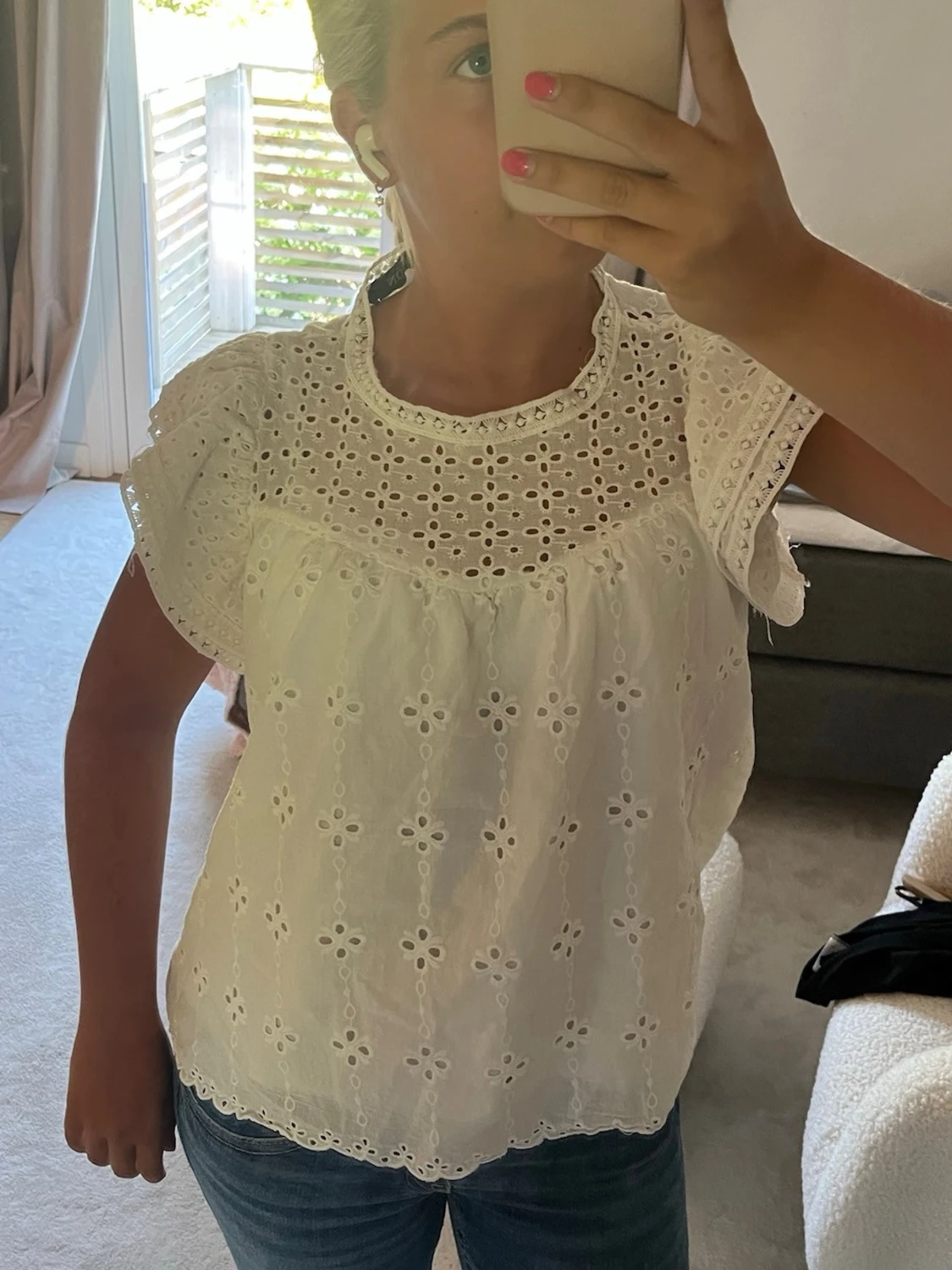 Vit broderad blus med volangärm - 1