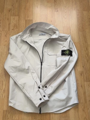 Stone island overshirt - Använd endast en gång annara är i toppskick,Storlek S 