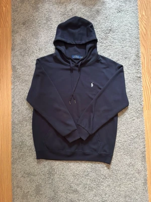 Ralph lauren hoodie - Nästan helt ny Ralph lauren hoodie storlek S kan gå ner i pris vid snabb köp