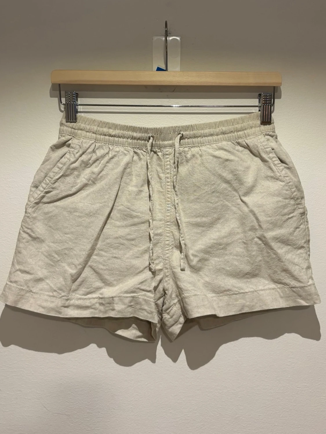 Beige linneshorts från HM