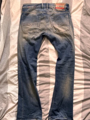  Diesel jeans - Diesel zatiny bootcut i storlek W29L30 men sitter som W30. Köpt på Zalando för 2000kr