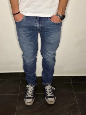 Levis jeans - Säljer ett par blåa Levis jeans i storlek W31/L32 i mycket bra sick. Det är bara att höra av sig vid minsta fundering. Pris kan diskuteras vid snabbaffär.