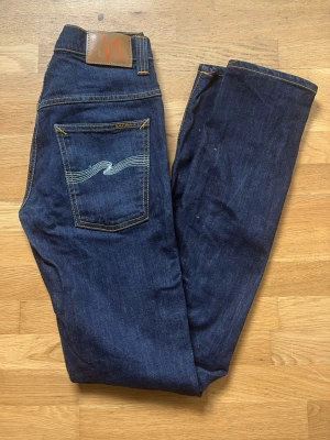 Mörkblå jeans från Nudie Jeans - Modell: Thin finn storlek 31:34