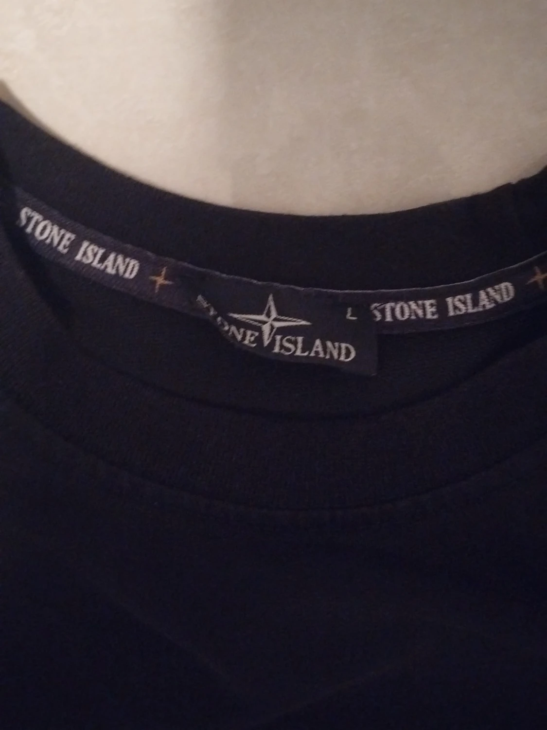 Svart sweatshirt med broderad logga - 2