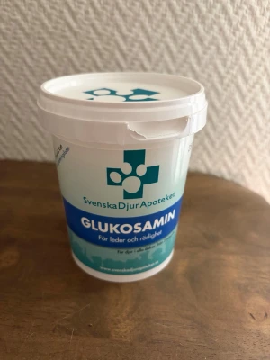 Glukosamin från Svenska DjurApoteket - Glukosamin från Svenska DjurApoteket, öppnad och taget lite ur men inte många skopor mer är 50% kvar! 