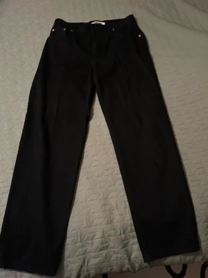 Svarta raka jeans från Woodbird - Helt nya woodbird jeans endast testade 1 gång men gillade inte dom.