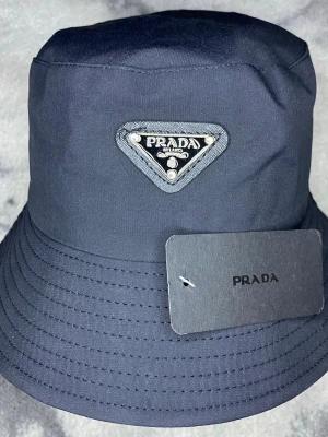 Bucket hat  - En oanvänd bucket hat i svart färg. Skicka gärna prisförslag 😊