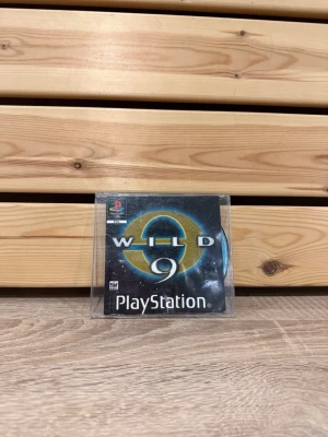 Wild 9 till PlayStation 1 (PS1) - Wild 9 till PlayStation 1 (PS1). PAL-version.