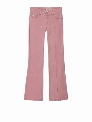 rosa bershka low rise bootcut jeans 🩷 - Superfina rosa jeans från Bershka 🩷👖 Low rise modell med bootcut/flare-ben och snygga sömdetaljer framtill 🎀  🏷️ Storlek 34 / XS 🩷 Dusty pink / gammelrosa färg 👖 Low waist / low rise 🎀 Bootcut / flare 🤍 Dubbla knappar framtill 🪩 Väldigt fin Y2K/2000s-modell  Jeansen är i fint skick men har lite, lite slitage allra längst ner på benen, se sista bilden. Det är inget som syns märkbart när byxorna används🫶  ☀️ Obs! Ljuset i rummet är väldigt konstigt på de sista bilderna - därav färgen på byxorna.