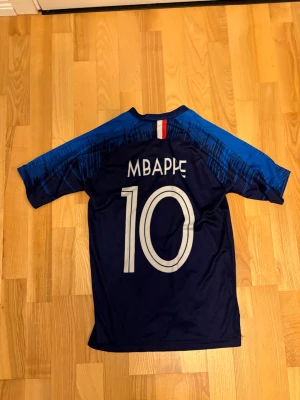Fotbollströja - Fotbollströja med Frankrike tryck på bröstet och mbappe på ryggen