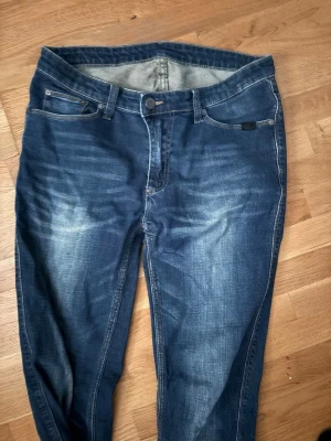 Mouli jeans - Stilrena jeans från mouli i storlek 31/32. 