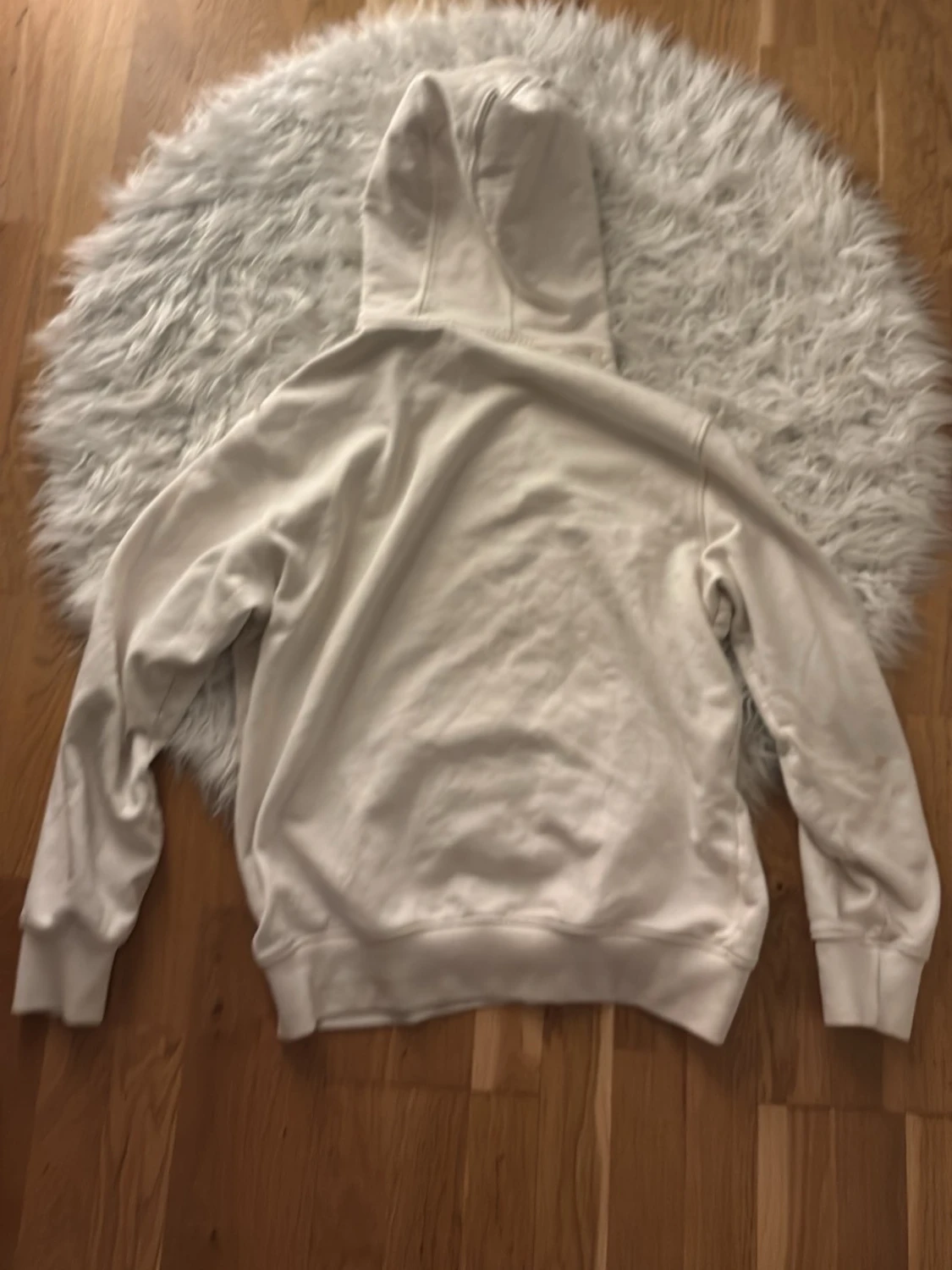 Beige hoodie med magficka och huva - 1