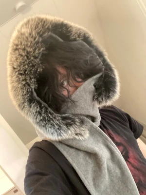 Fur Hood Pälsluva - Super fet luva med päls som känns riktigt nice o bra kvalitet köp nuuuuu 