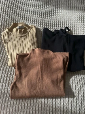 Klädpaket  - Klädpaket, två tröjor och en zip hoodie! Passar s/m