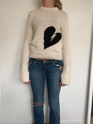 Zadig & Voltaire tröja - Säljer en benvit stickad tröja från Z & V. Storlek XS, men passar även storlek S. Färgen är kanske inte lika klar längre, men den är inte så grå som den ser ut på bilden! I övrigt i fint skick. Nypris 295 € 🤍