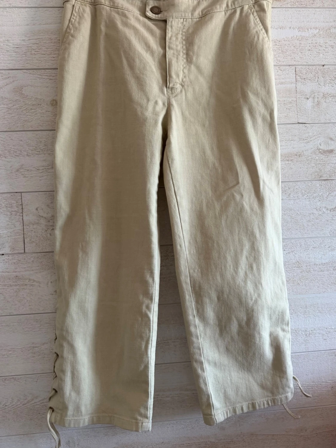 Beige Capri byxor med snörning nertill