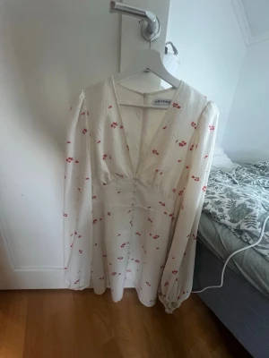 Fin klänning adoore  - Så fin klänning som tyvärr är lite för stor 