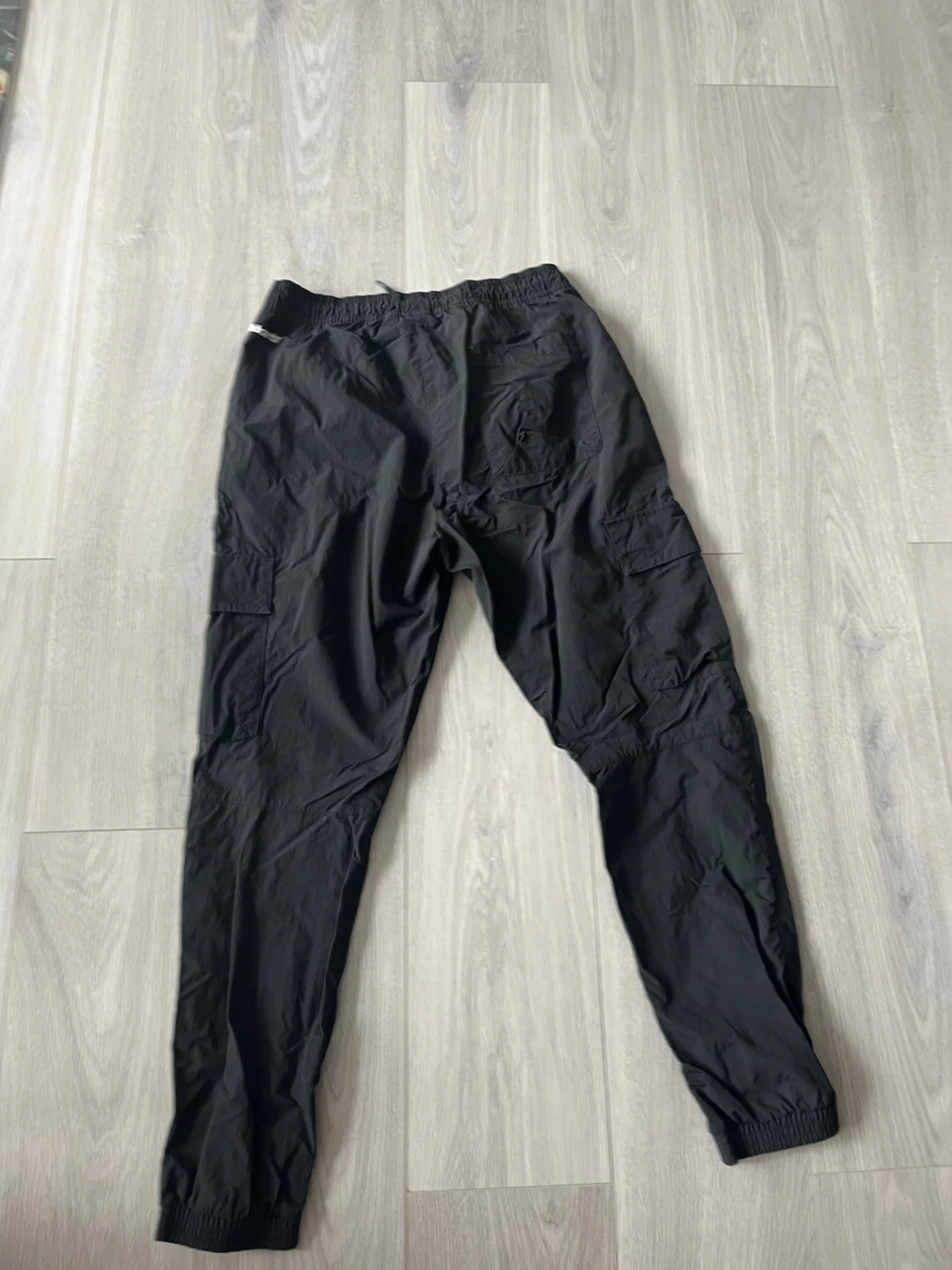 Svarta cargobyxor från Adidas - 2