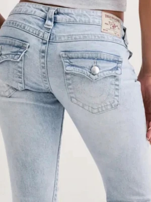 True Religion joey  - Nya oanvända jeans från True Religion, Joey LR Flare Flap. Ordpris 1399kr. Ljusblå färg. W24 storlek 