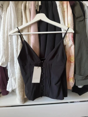 Svart linne - Svart linne från Zara storlek xs