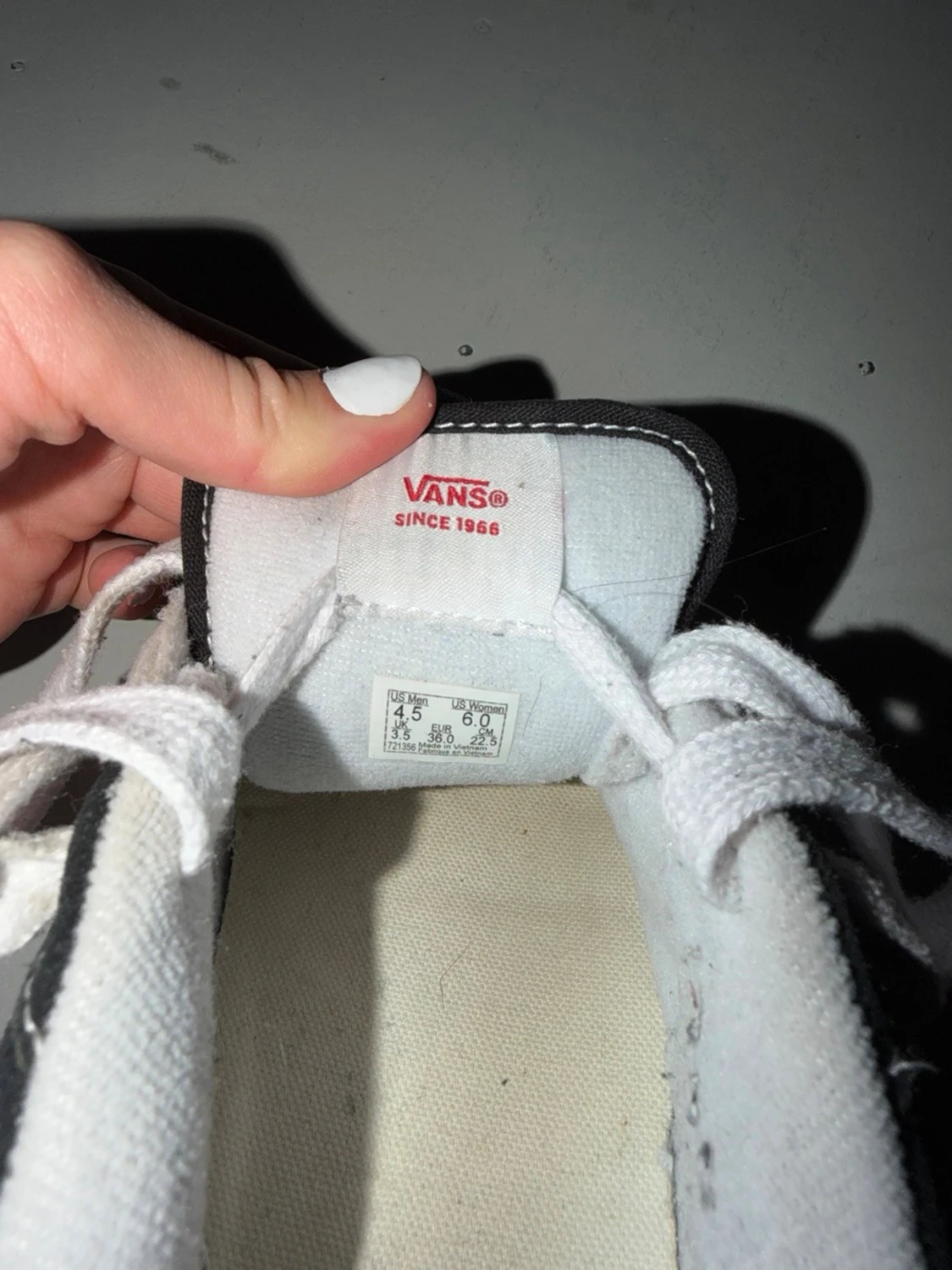 Svarta och vita Vans Old Skool - 1