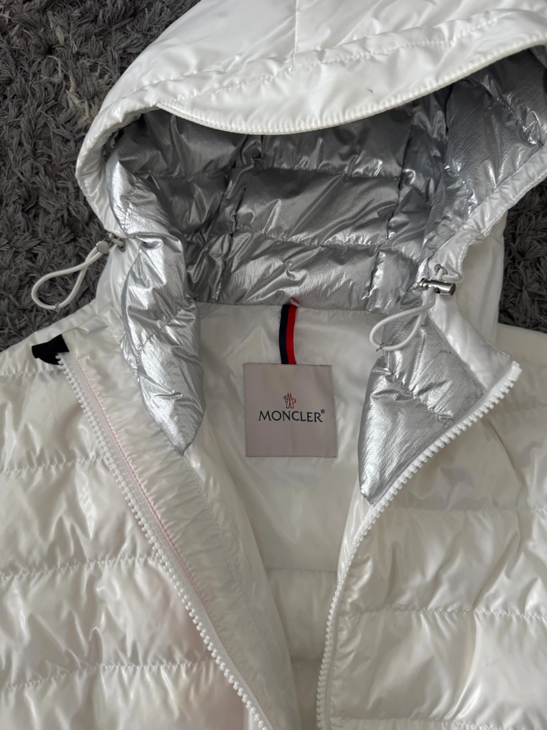Vit dunjacka med huva från Moncler - 5