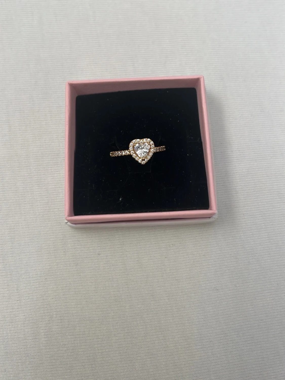 Guld Pandora ring med upphöjt hjärta - 4