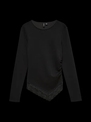 Svart långärmad topp med spetskant - Från vero Moda i XS super fint skick, det är bara att skriva om man vill ha egen tagna bilder på tröjan❤️den är använd 1 gång💕