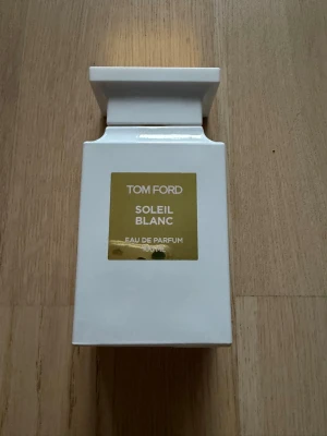 Tom Ford - Soleil Blanc Private Blend 100ml - Säljer min Soleil Blanc Private Blend 100ml från Tom Ford. Uppskattningsvis 95-100ml kvar.