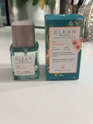 CLEAN Reserve Nectarine Petal parfym - Clean reserve nectarine, 30ml väldigt sparsamt använd!