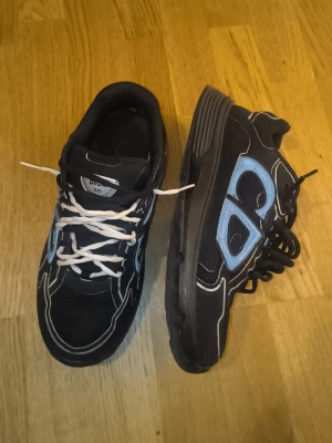 B30 with adjustable laces - B30s good condition
