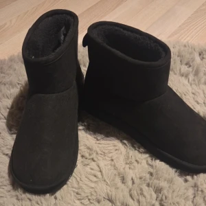 Svarta skor - Från H&M. Strl 39