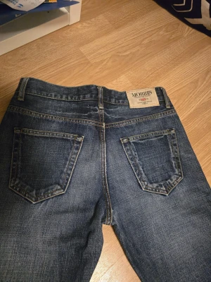 Morris jeans blå - Raka morris jeans riktigt fina passar bra och ser riktigt styliga ut👌
