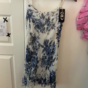 Blommig klänning - Jätte fin blommig klänning köpt secondhand! 