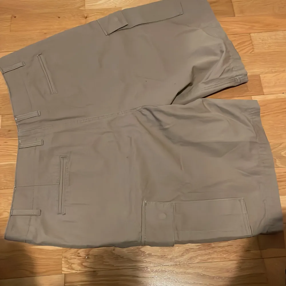 Carhartt shorts i 2XL. Säljer för de är för stora. Aldrig använt.. Shorts.